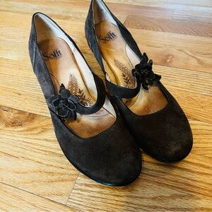 Sofft Women's Brown Suede Mary Jane Heels Size 9